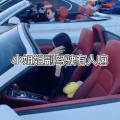 副驾驶小姐姐吃零食照片,甜蜜瞬间捕捉