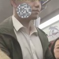 女子穿瑜伽裤乘地铁遭男子喷射不明液体男子身份被扒性感又变态的衣服